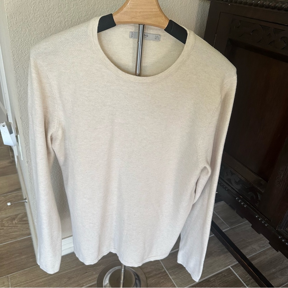 Mango Cream Lightweight Crewneck Long Sleeved Shirt size Medium